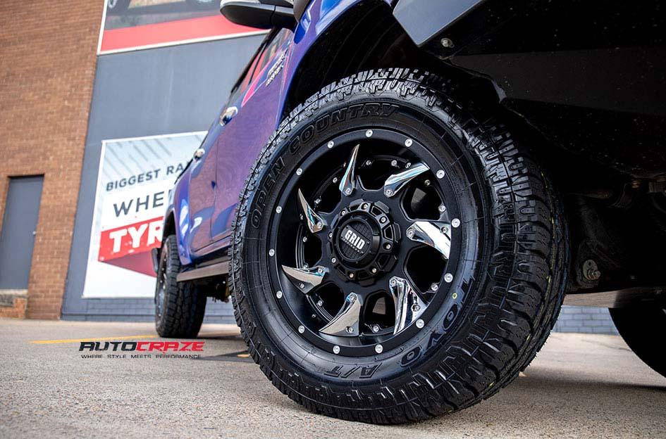 TOYOTA HILUX N80 4WD GD01 BLACK WITH CHROME INSERTS